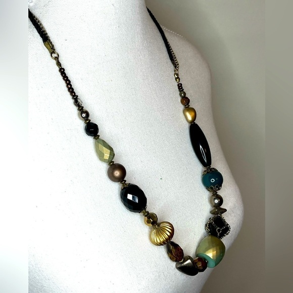 ⭐️ NWOT- Costume Jewelry necklace - Picture 3 of 6